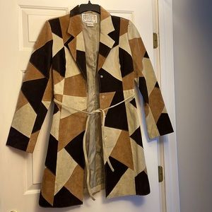 B-B-DAKOTA 100% SUEDE LEATHER COAT, SIZE M,  COLOR: BROWN/TAN/BEIGE- NEW.